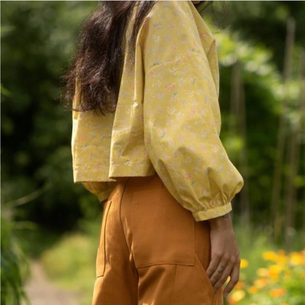 Beaton Linen Bobbi button-down, size Small in honey flower colour